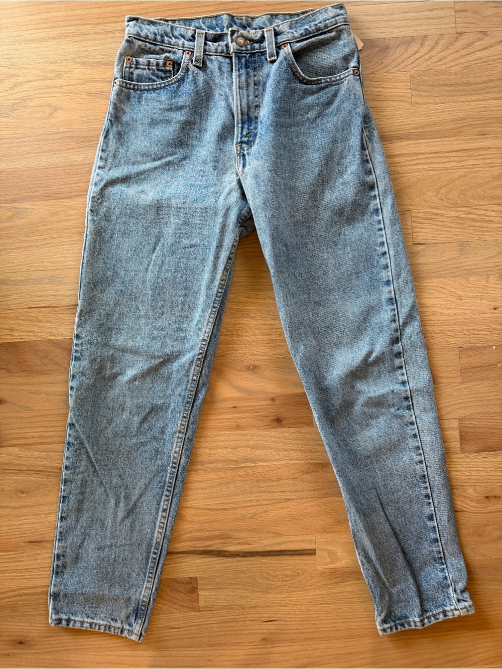 Vintage 550 Levis Slim Men Jeans in Light Blue Wash- 1995